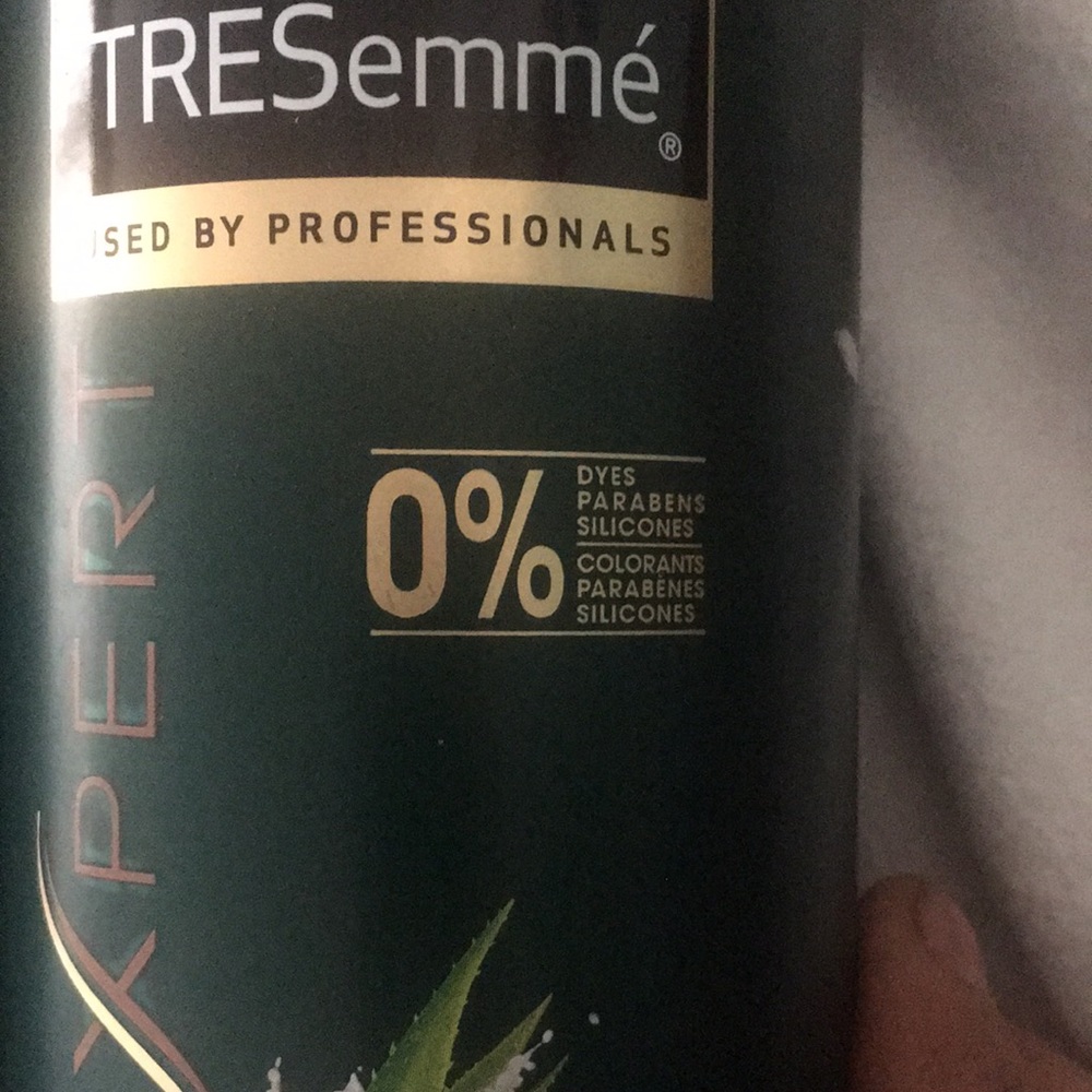 TRESemmé Nourish & Replenish Botanique Shampoo X2 Bottles 739ml - Picture 5 of 6